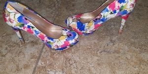 Gently worn Floral Pumps